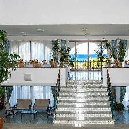 מלון דירות Martinica 3*